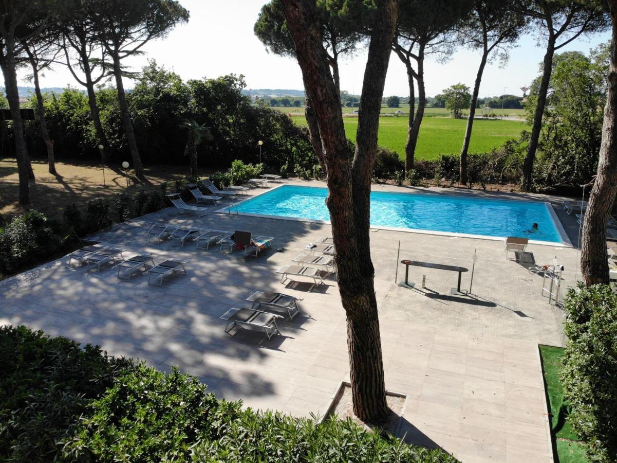 Villaggio Mithos Misano Adriatico Exterior photo