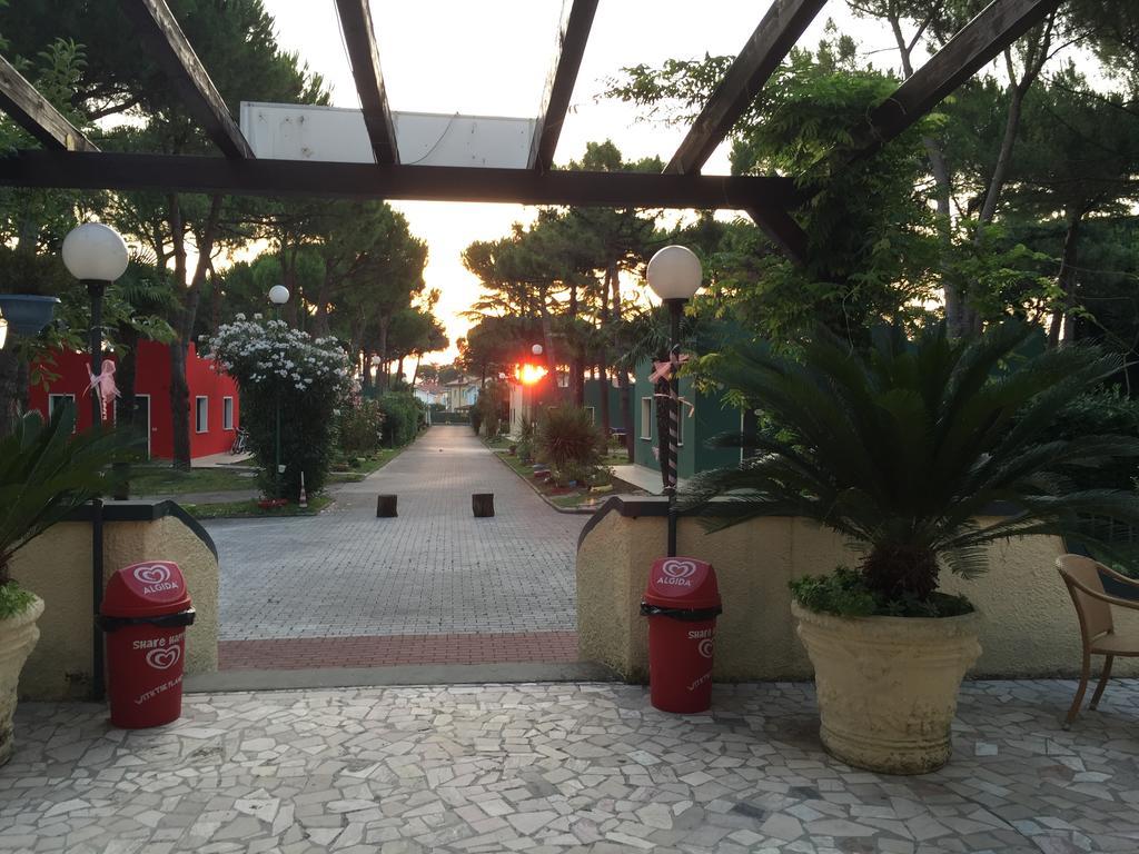 Villaggio Mithos Misano Adriatico Exterior photo